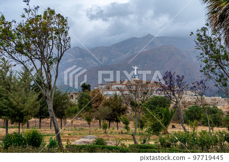 Statue of Christ in a cemetery in the city of Yungay under Mount Huascaran in Peru 97719445
