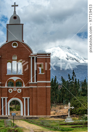 the cities of Yungay and Huaraz buried by an avalanche from Mount Huascaran in 1970 the cities of Yungay and Huaraz buried by an avalanche from Mount Huascaran in 1970 97719453