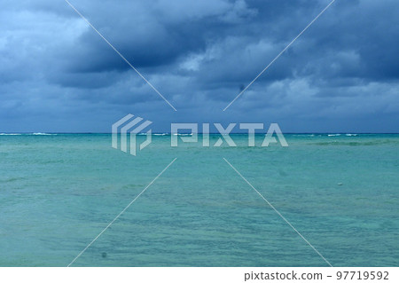 sea and sea of clouds 97719592