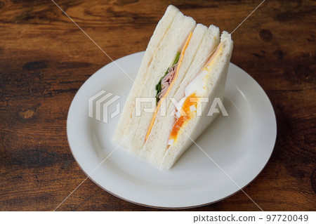 盤子裡的三明治 盤子裡的三明治 97720049
