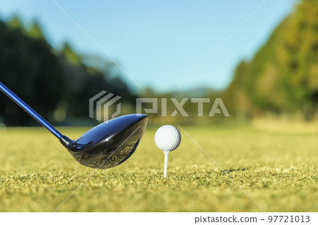 司機在高爾夫球場發球檯上開槍 司機在高爾夫球場發球檯上開槍 97721013