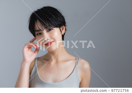 短頭髮的女人 97721756