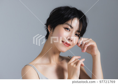 短頭髮的女人 97721769