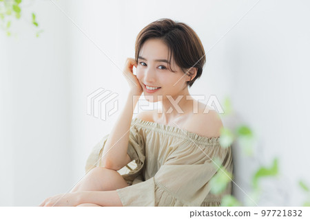 美女形象短髮女人 美女形象短髮女人 97721832