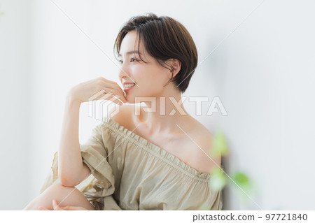 Beauty image Short hair woman Beauty image Short hair woman 97721840