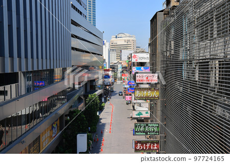 曼谷泰尼亞路 97724165