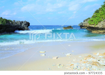 沖繩萬座的海邊看個不停 沖繩萬座的海邊看個不停 97724335