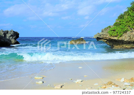 沖繩萬座的海邊看個不停 沖繩萬座的海邊看個不停 97724337