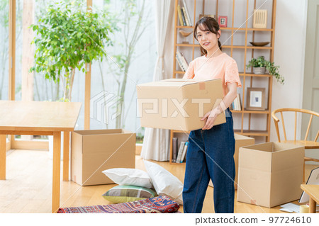 Young woman packing 97724610