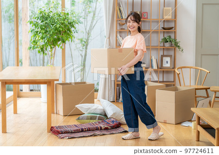 Young woman packing 97724611