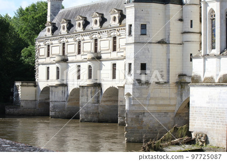 雪濃梭城堡 97725087