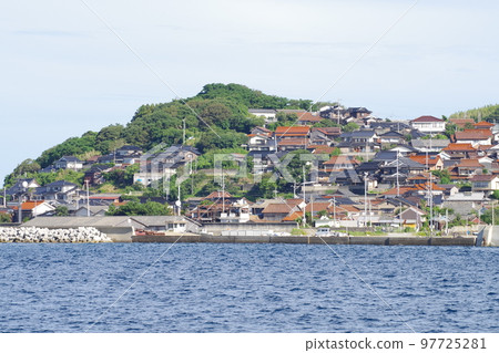 Row of houses in the fishing port of Hagi Oshima 97725281