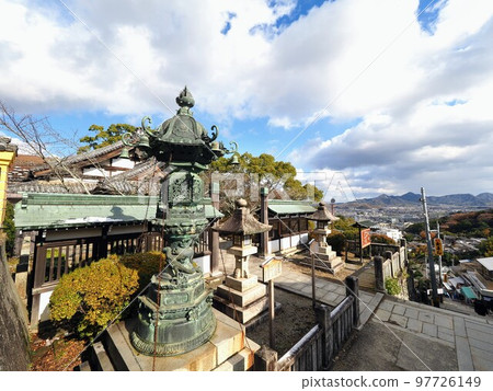 Konpira-san Kotohira-gu Omotesando [香川縣仲多戶郡琴平町] 大型青銅燈籠 97726149