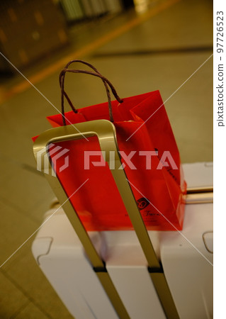 Luggage when returning home Luggage when returning home 97726523