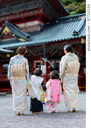 Shicho-ko Family Photo 97728184