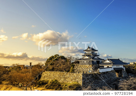 靜岡縣濱松市的濱松城全景，據說是德川家康的成功城堡。 97728194