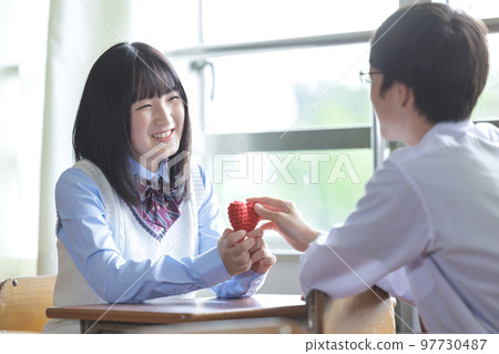 高中學生夫婦 97730487