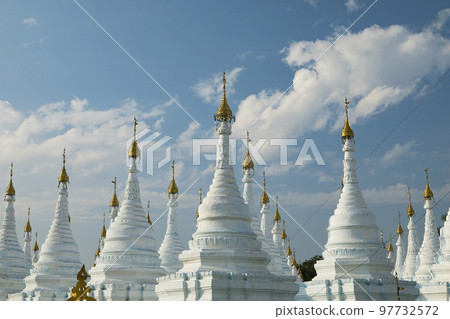 White Buddhist stupas in Sanda Muni Pagoda, Mandalay, Myanmar 97732572