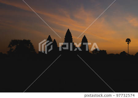 Silhouette of the main temple in Angkor Wat, Cambodia 97732574