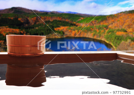 A superb view open-air bath while watching the autumn leaves A superb view open-air bath while watching the autumn leaves 97732991