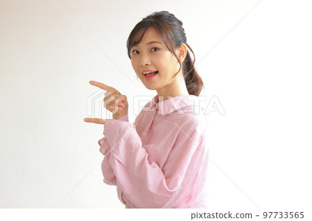 Young woman pointing to the side 2 97733565