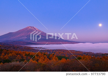 Sunrise, Mt.Fuji and full moon Sunrise, Mt.Fuji and full moon 97733790