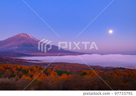 Sunrise, Mt.Fuji and full moon Sunrise, Mt.Fuji and full moon 97733791