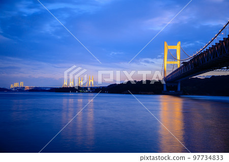 從岡山縣倉敷市立浦公園眺望的瀨戶大橋夜景 97734833
