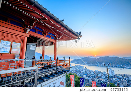 廣島縣尾道市千光寺的日出和秋天 廣島縣尾道市千光寺的日出和秋天 97735153