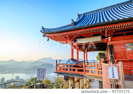 清晨秋天的千光寺，廣島縣尾道市 97735175