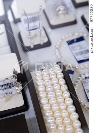 retail gold store showcase displaying luxury pearls jewerly retail gold store showcase displaying luxury pearls jewerly 97735880