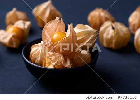 Cape gooseberry, golden berry or ground cherry (Physalis peruviana), Ripe orange fruit 97736116