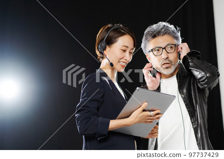 幕後工作的人 97737429