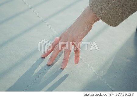 屋頂和女人 屋頂和女人 97739127