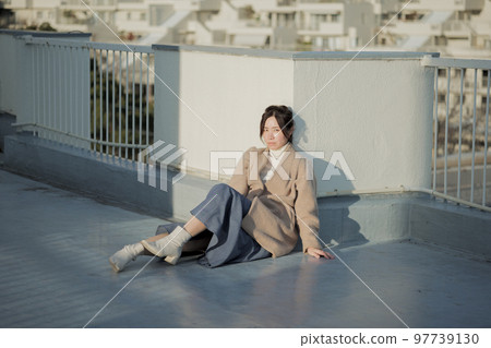 屋頂和女人 屋頂和女人 97739130