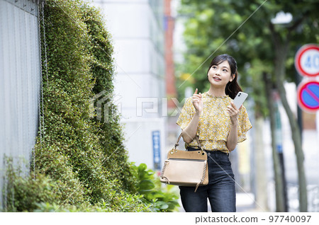 Smartphone, young woman, search, research, smile, walk Smartphone, young woman, search, research, smile, walk 97740097