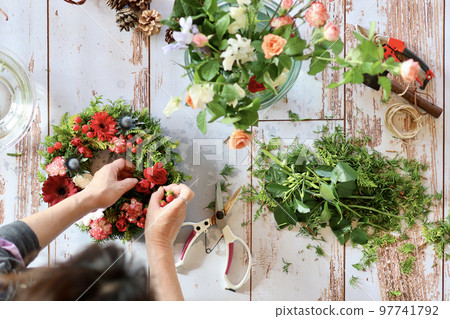 鮮花插花 手工花環 女花藝設計師 97741792