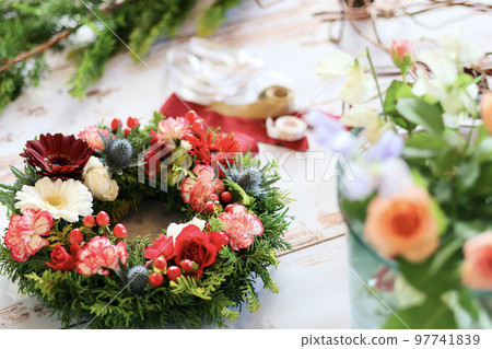 Flower arrangement using fresh flowers Handmade flower wreath Female flower designer Flower arrangement using fresh flowers Handmade flower wreath Female flower designer 97741839