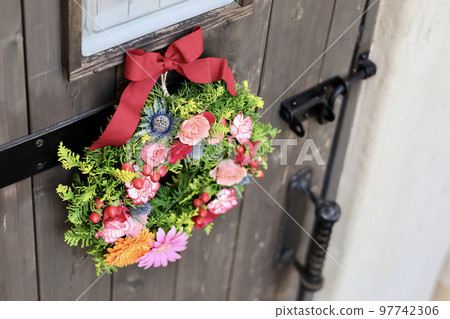 Gorgeous flower arrangement, flower wreath decorated with antique wooden arch door, flower designer Gorgeous flower arrangement, flower wreath decorated with antique wooden arch door, flower designer 97742306