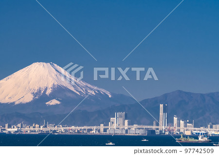 "Kanagawa Prefecture" View of Mt. Fuji and the cityscape of Yokohama from Tokyo Bay "Kanagawa Prefecture" View of Mt. Fuji and the cityscape of Yokohama from Tokyo Bay 97742509
