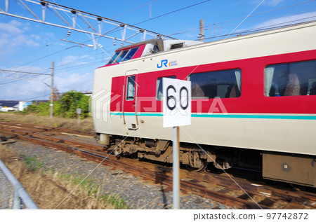 Limited express Yakumo (normal formation) passing by the sign labeled 60 97742872