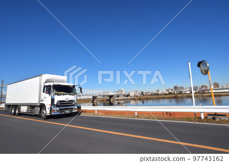Heavy-duty truck logistics image sprinting 97743162