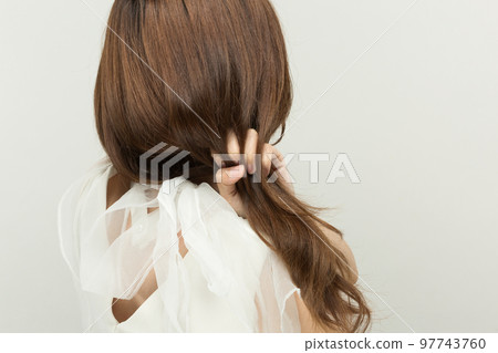 頭髮受損。 97743760