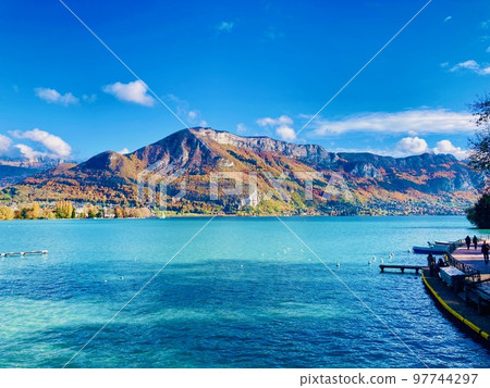 Lake Annecy in autumn 97744297