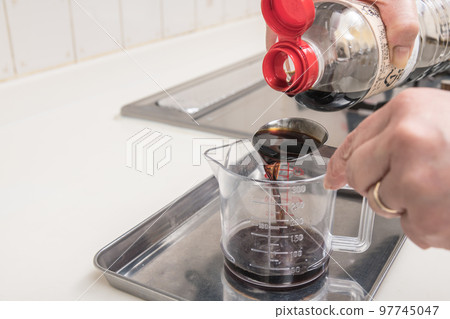 [Soy sauce to make liquid seasoning for fried ravioli] 97745047
