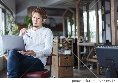 Hairdresser Hairdresser 97746917