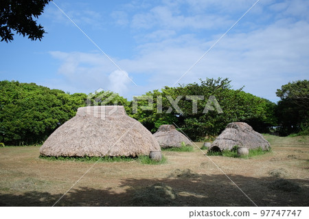 Nakabaru Ruins (Remains of settlements in the Jomon period) Ikei Island Nakabaru Ruins (Remains of settlements in the Jomon period) Ikei Island 97747747