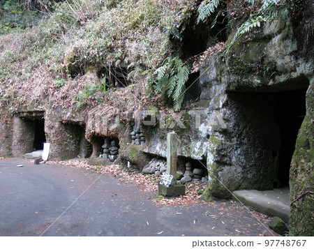 鎌倉市壽福寺的源真友和北條雅子墓 97748767