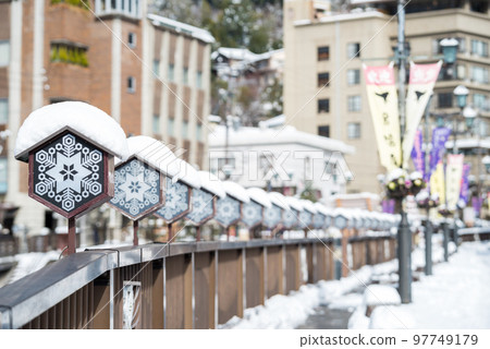 [Gero Onsen] Townscape of Gero after a heavy snowfall 97749179