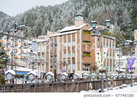 [Gero Onsen] Townscape of Gero after a heavy snowfall 97749180